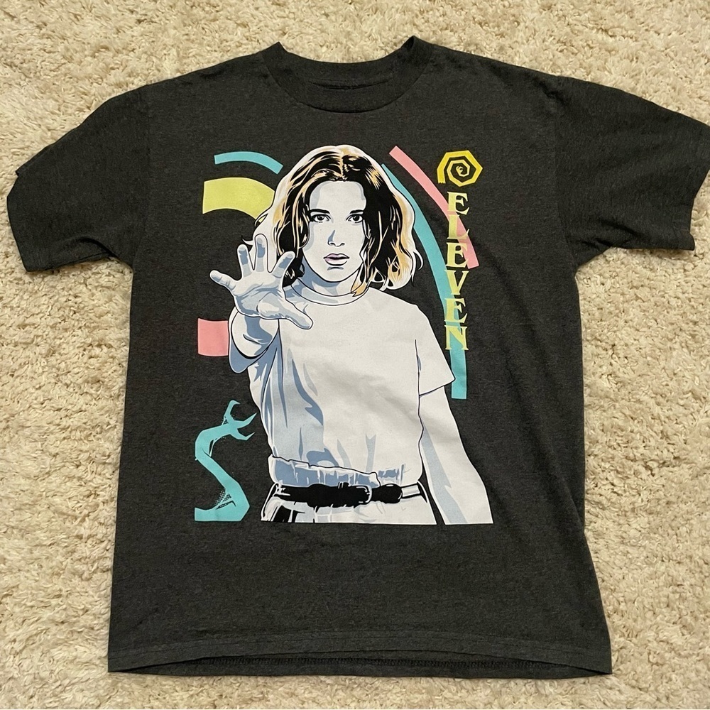 STRANGER THINGS TEE size medium